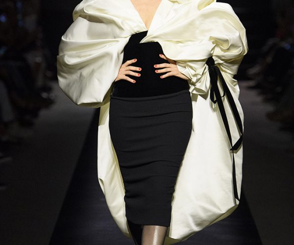 Schiaparelli presenta su nueva colección Alta Costura OI22: Renacer