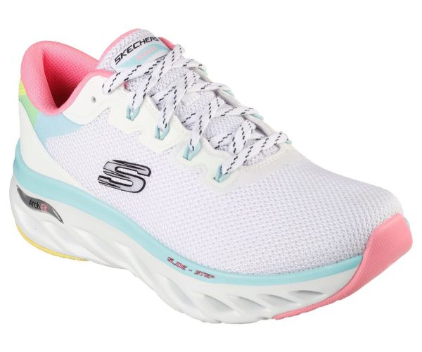 Skechers te presenta los imprescindibles que no deben faltar en tu maleta sean cuales sean tus planes para el verano