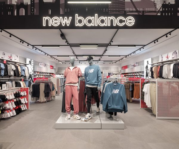 New Balance abre en Sevilla Fashion Outlet su principal espacio outlet en Andalucía