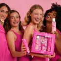 Fler lanza una nueva colaboración con Barbie: la maquinilla rosa de edición limitada que hará tu baño icónico