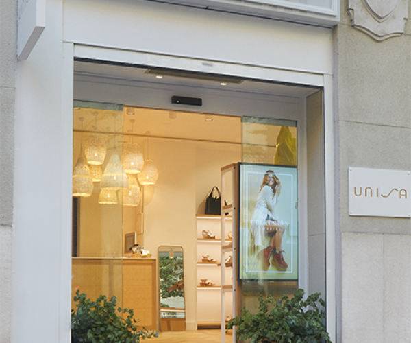 Unisa abre nueva tienda en Valencia con enfoque digital