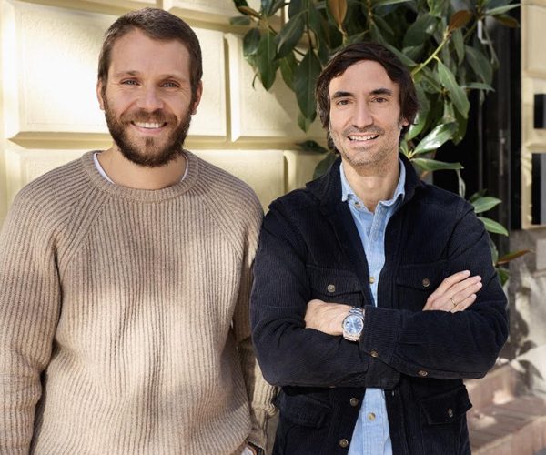 De izq. a dcha.: Antonio Fernández de León, CEO y co-fundador de Old Jeffrey, y Alejandro Coca, director de ventas SMB de Dojo en España.