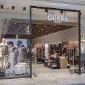 Guess abre sendas tiendas de hombre en el centro comercial La Zenia Boulevard de Benidorm y en el centro comercial Intu Xanadú de Madrid