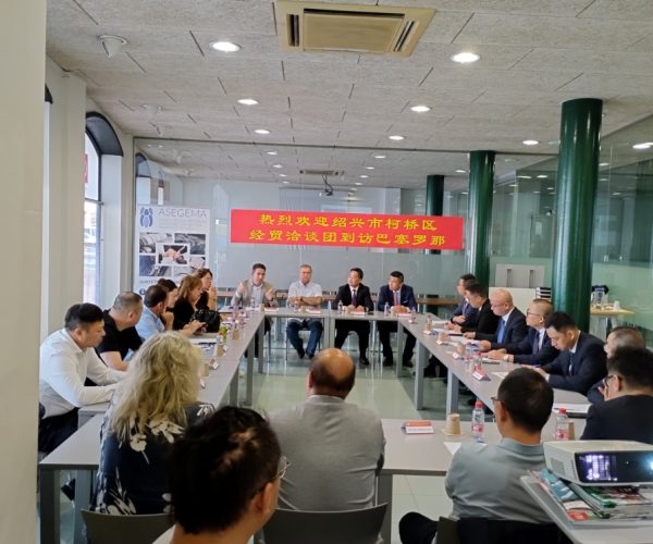 La Asociación de Empresarios de Género de Punto de Mataró y Comarca (Asegema) recibe a la Asociación de Empresarios del Textil Chinos de El Maresme