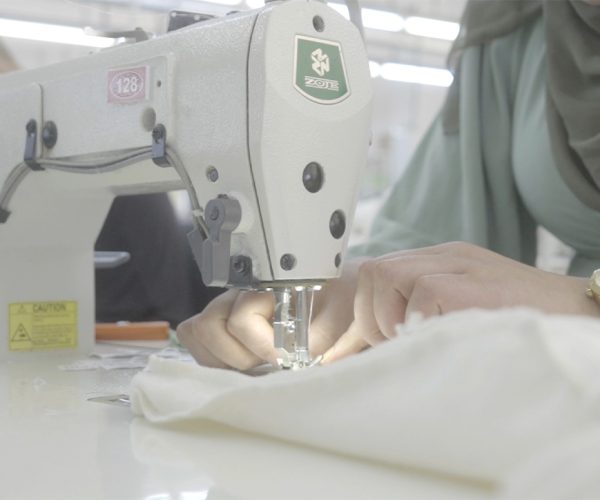 RETEXCAT llega a la última etapa para la circularidad textil: la confección de la mano de Coleo