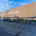 Decathlon inicia la transformación de su renovada imagen corporativa en sus puntos de venta en España