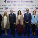 De izda. a dcha., el presidente de EuroCommerce, Juan Manuel Morales, la consejera de Comercio de la Comunidad de Madrid, Rocío Albert, el presidente de CEIM, Miguel Garrido, la presidente de la Comunidad de Madrid, Isabel Díaz Ayuso, el presidente de CEOE, Antonio Garamendi, la presidenta de la Fundación CEOE, Fátima Báñez, y el presidente de la C4 de CEOE, Ricard Cabedo.