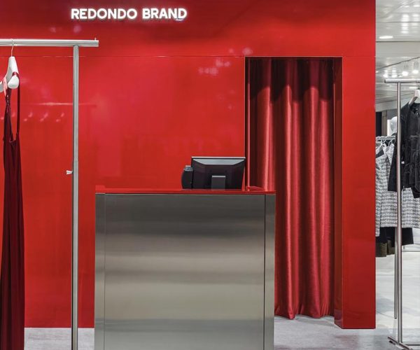 Redondo Brand continúa su expansión nacional con un nuevo córner en El Corte Inglés de Sevilla