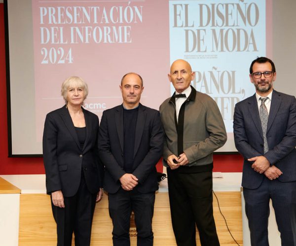 De izquierda a derecha: Pepa Bueno, directora ejecutiva de la Asociación Creadores de Moda de España (ACME); Gonzalo Cabrera, director general de cultura e industrias creativas de la Comunidad de Madrid; Modesto Lomba, presidente de ACME y Christian de Angelis, cofundador de Modaes.