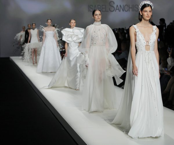 33 firmas desvelarán sus colecciones 2024 en la pasarela de Barcelona Bridal Fashion Week