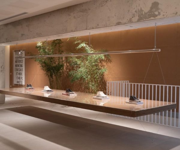 Ecoalf abre su primera tienda hecha 100% de papel y cartón