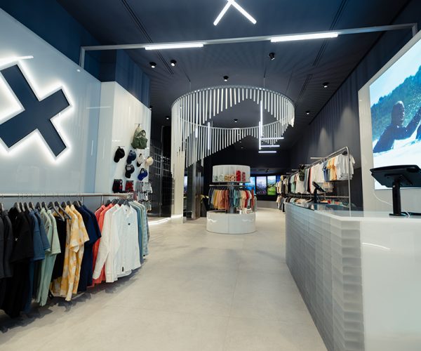 Así es la impresionante nueva flagship de Blue Banana: un espacio que une moda, fotografía, aventura y deporte