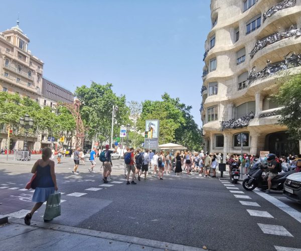 Los domingos abiertos en Barcelona hacen aumentar en un 9% las entradas a las tiendas a lo largo del fin de semana, según TC Group Solutions