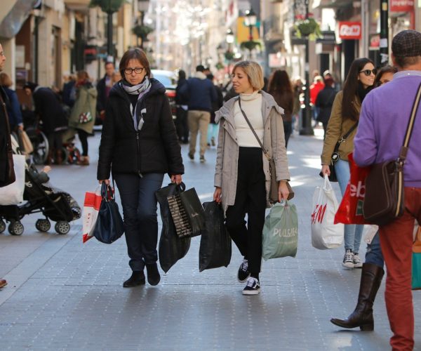 El 16% de los 14 millones de euros que gastaron los más de 27 millones de turistas en Valencia, fue para el pequeño comercio al por menor