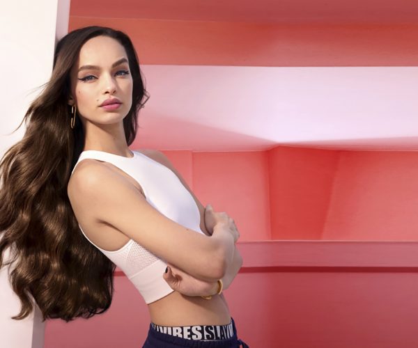 Elvive Color Vive Magic Water de L'Oréal Paris: el producto viral que transforma tu pelo en 8 segundos se reinventa para cabello teñido