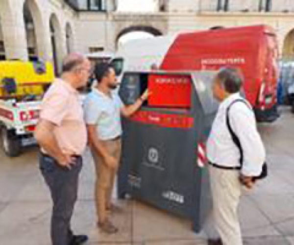 Alicante despliega 350 contenedores inteligentes para la recogida del residuo textil