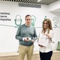 La Asociación Contra el Cáncer en Álava y Eguzkilore impulsan la investigación contra el cáncer con una pulsera